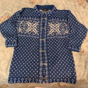 S // traditional Norwegian Luskofte sweater